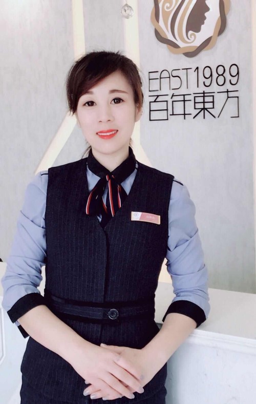  青花美甲怎么做？保定東方技工學(xué)校教你巧做美甲！